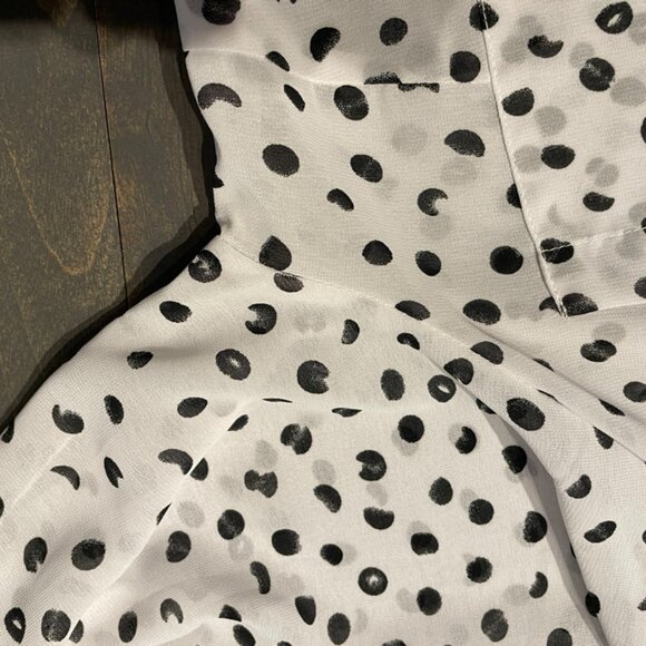 San Francisco black and white blouse. Medium size. 100% polyester. - Picture 8 of 11